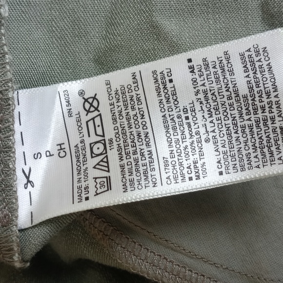 Old Navy Women's Olive Green Long Sleeve Button Up Jumper/ Shorts Romper S - Picture 7 of 12